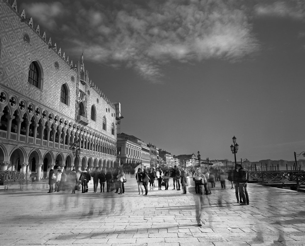 Venice-Feb-2013-Mamiya-7-029.jpg